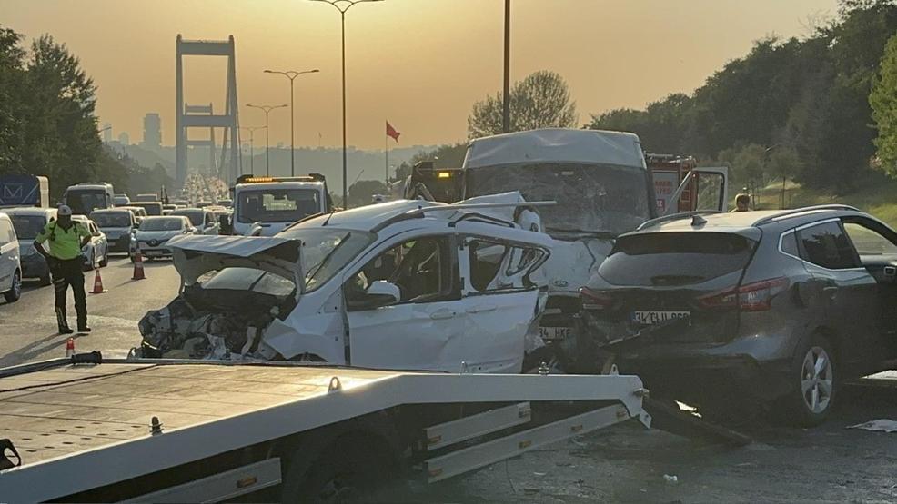 FSM Köprüsü'nde zincirleme kaza: 2'si ağır 5 yaralı