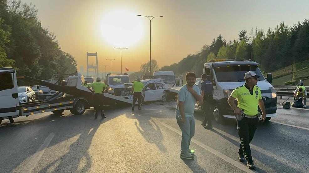 FSM Köprüsü'nde zincirleme kaza: 2'si ağır 5 yaralı