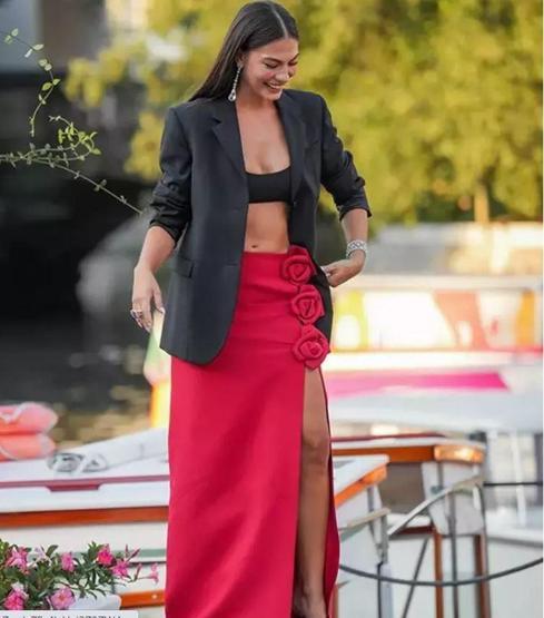 Demet Özdemirin Venedik Film Festivali kombini Eteğinin fiyatı dudak uçuklattı
