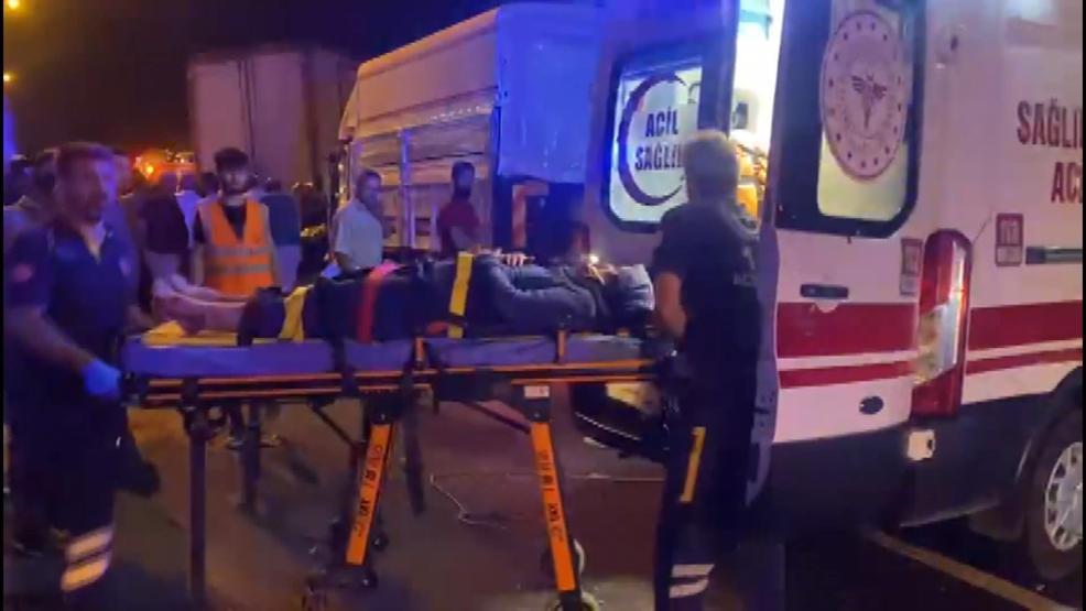 TEM Otoyolu'nda 3 aracın karıştığı kaza! 4 çocuk hayatını kaybetti