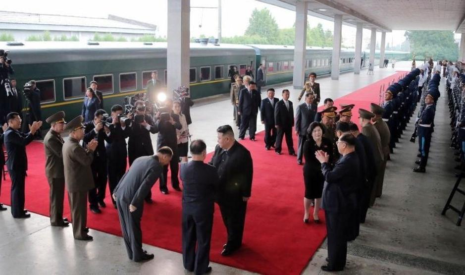 Kim, Putin'le görüşmek için yola çıktı: Zırhlı trende neler var?