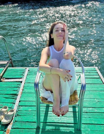 Koltuk değnekleri ile paylaşım yapan Fulya Zenginer korkuttu