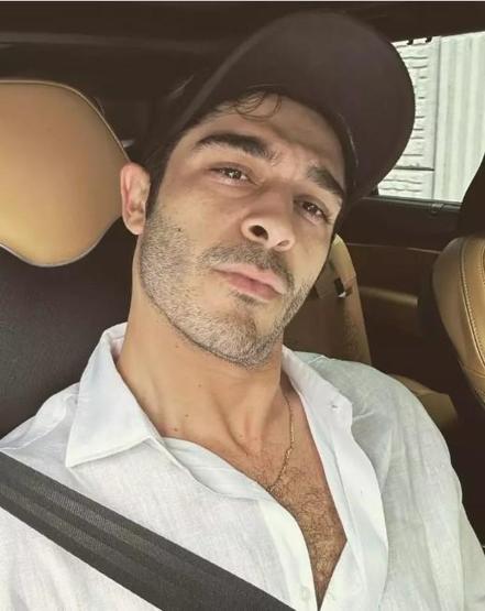 Bestemsu Özdemir ve Burak Deniz aşk yaşıyor