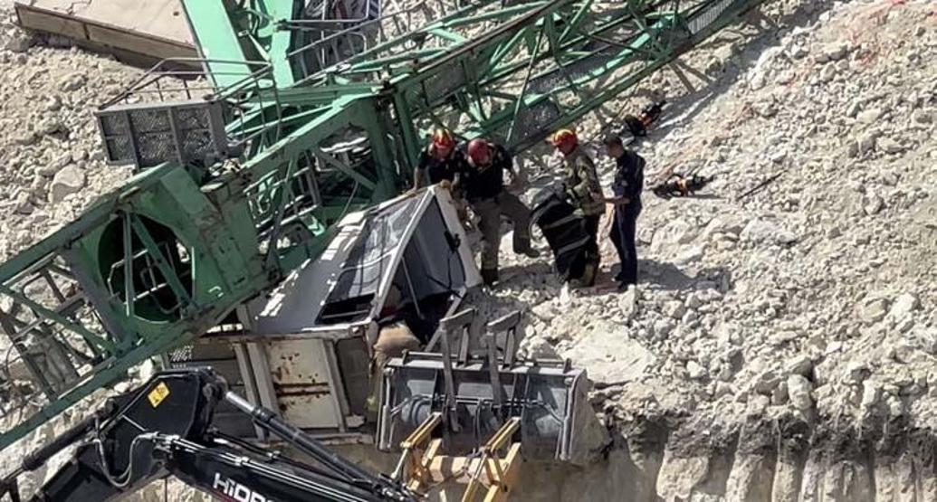 Arnavutköy’de inşaat alanında vinç devrildi: 1 ölü