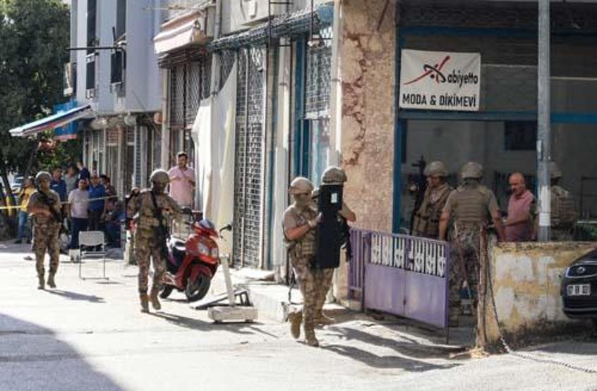 Annesini rehin aldı; Ortalık savaş alanına döndü! 4 saat sonra vuruldu