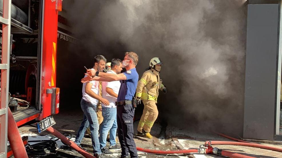Zeytinburnu'nda tekstil atölyesinde yangın: Mahsur kalanlar kurtarıldı