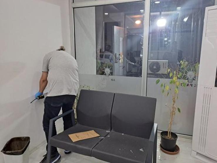 AK Parti Muğla il binasına taşlı saldırı