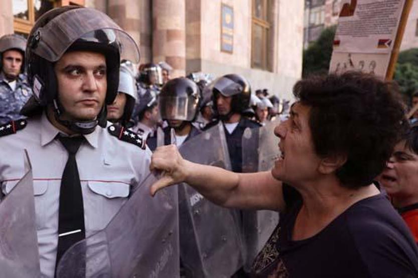 Paşinyan zorda! Gerginlik giderek artıyor
