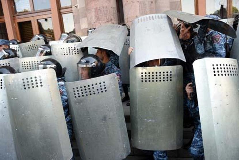 Paşinyan zorda! Gerginlik giderek artıyor