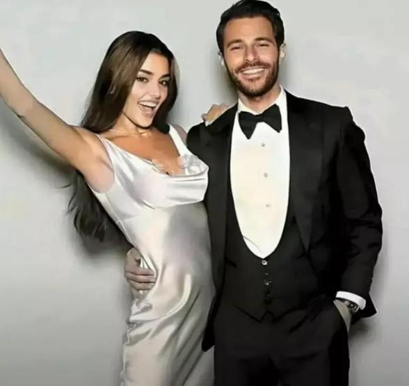 Hande Erçel'den aşk paylaşımı