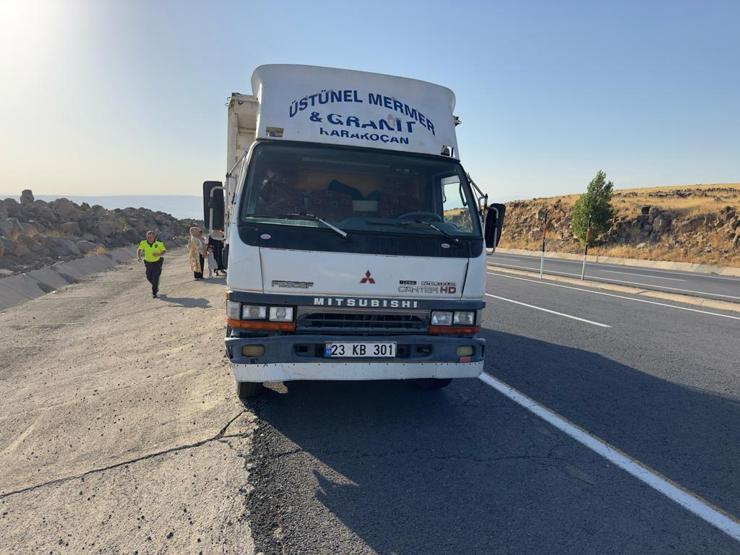 Elazığ’da otomobil kamyonete arkadan çarptı: 1 ölü