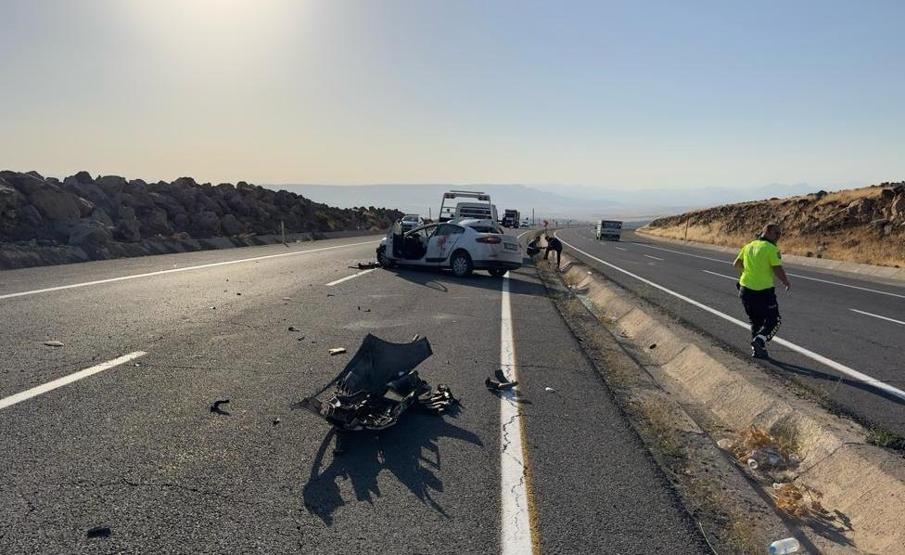 Elazığ’da otomobil kamyonete arkadan çarptı: 1 ölü