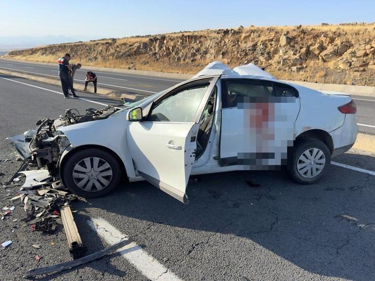 Elazığ’da otomobil kamyonete arkadan çarptı: 1 ölü