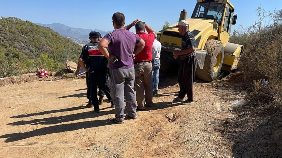 Asfalt silindirin altında kalan şoför hayatını kaybetti