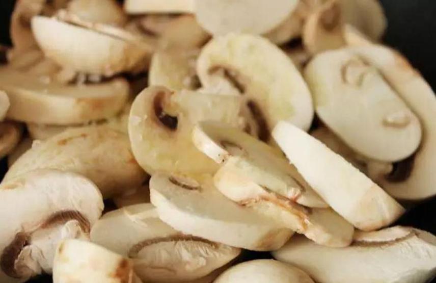Mantar zehirlenmelerine dikkat! Tükettikten sonra bu belirtiler başladıysa...