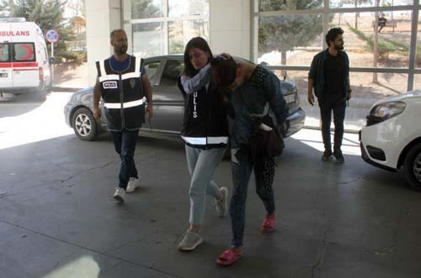 Çaldıkları otomobille tatile giderken yakalandılar