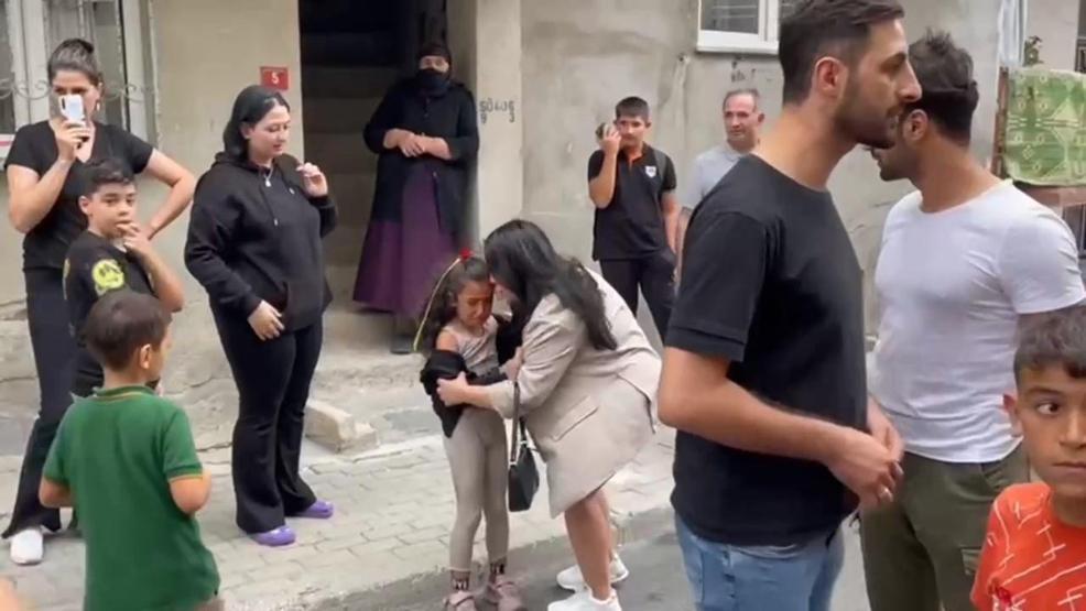 Avcılar'da panik dolu anlar! 3'ü çocuk 8 kişi kurtarıldı