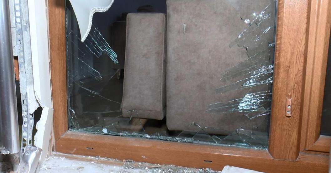 Küçükçekmece'de kaza yapan forklift daireye girdi