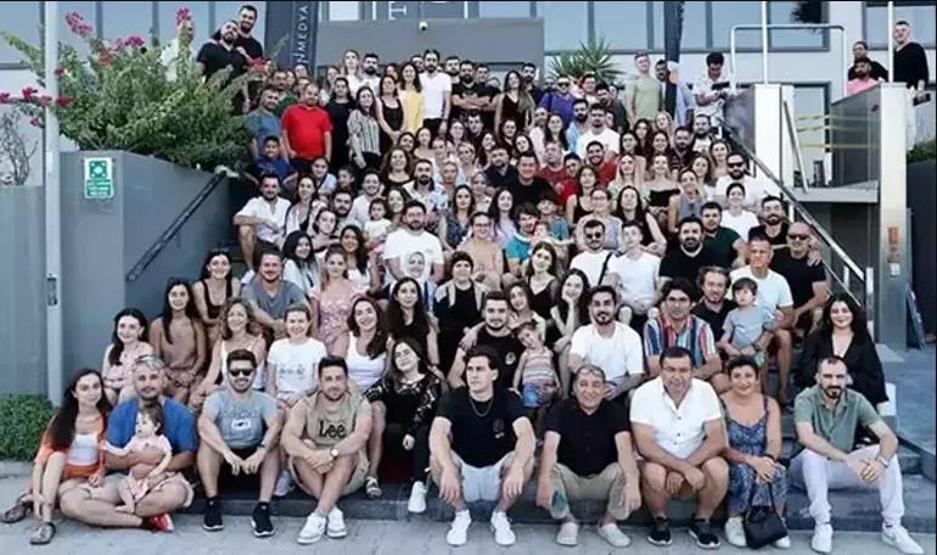 Acun Ilıcalı çalışanlarını Çeşme tatiline götürdü