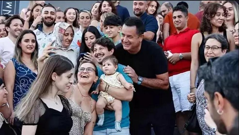 Acun Ilıcalı çalışanlarını Çeşme tatiline götürdü