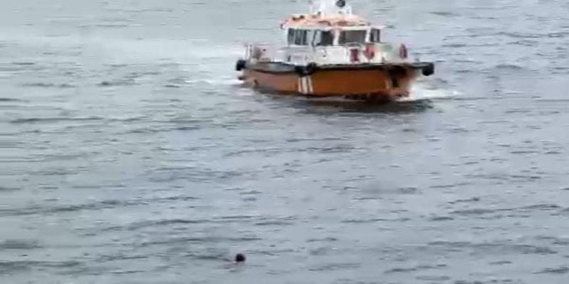 Kadıköy-Eminönü seferini yapan vapurdan düştü, dehşeti yaşadı: Denizin ortasında can pazarı!