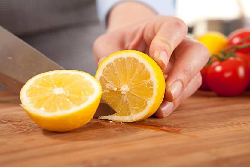 Limonu sakın ikiye kesip dolaba koymayın, resmen zehre dönüşüyormuş