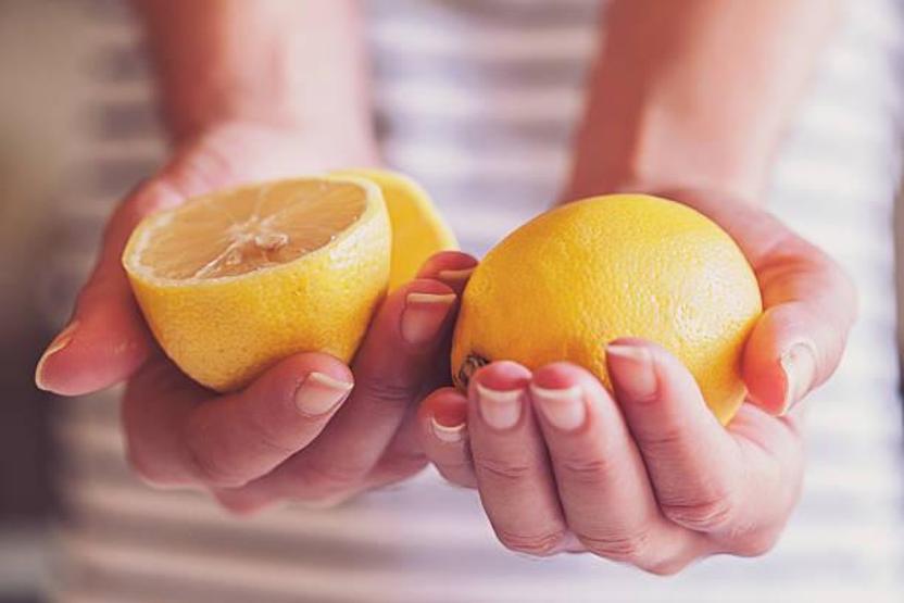 Limonu sakın ikiye kesip dolaba koymayın, resmen zehre dönüşüyormuş