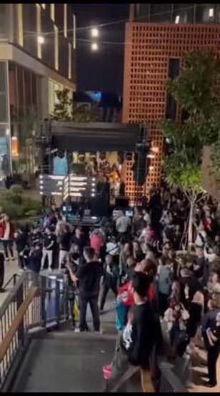 Bu da cep telefonu kuyruğu: Geceden kuyruğa girdiler!