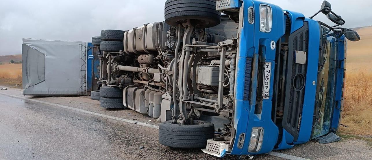 Rusya’ya mobilya taşıyan tır Amasya’da kaza yaptı: 1 yaralı