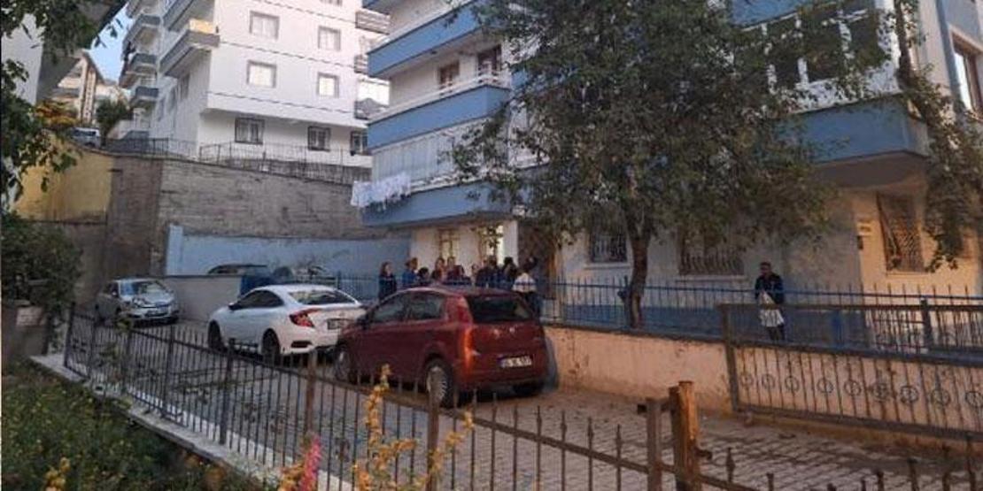 Erkek arkadaşıyla görüşmesini istemeyen annesini öldürüp, intihar etti