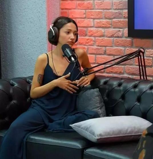 Zeynep Bastıktan ayna pozları