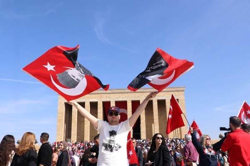 Milyonlar Ataya koştu: Anıtkabir ve Dolmabahçe hıncahınç doldu