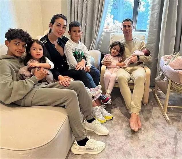 Burak Özçivit ile Ronaldo buluştu, sosyal medya yıkıldı