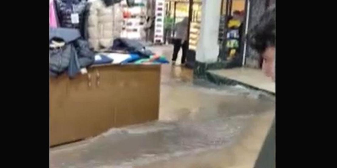 Une averse s'abat sur Istanbul : le Grand Bazar est inondé !