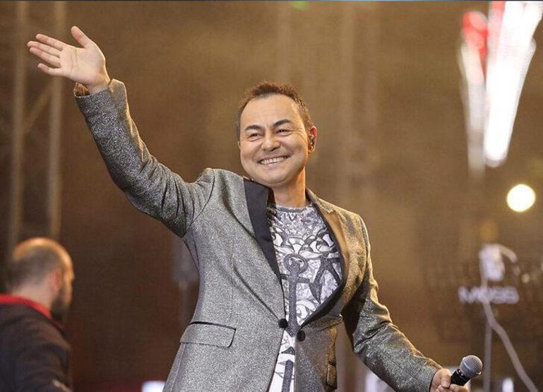 Serdar Ortaç sosyal medyadan gelen paralarla ilgili itiraflarda bulundu