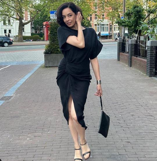 Azra Akın’dan müjdeli haber geldi!