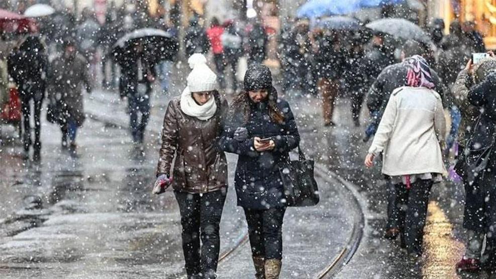 İstanbul'a kar geliyor! Vali Gül tarih verdi 