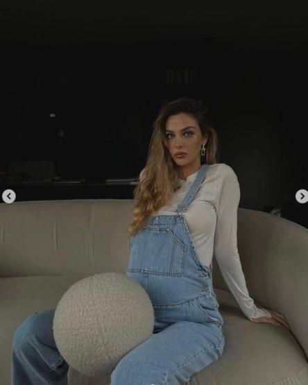 Yasemin Şefkatli’den karnı burnunda pozlar