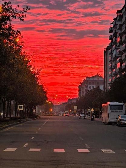 Diyarbakır’da gün doğumu gökyüzünü kızıla boyadı