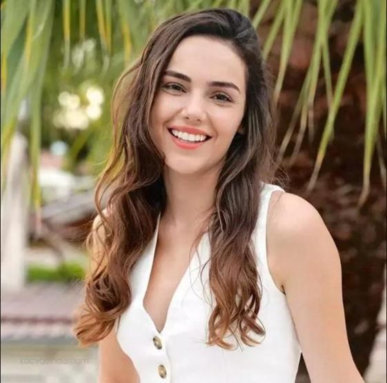 Yağmur Tanrısevsin sokak tarzıyla sosyal medyanın diline düştü