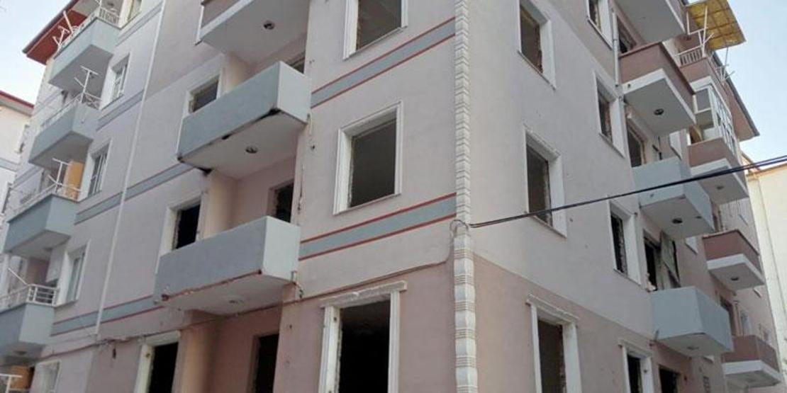 Deprem b�lgesinde pes dedirten h�rs�zl�k!