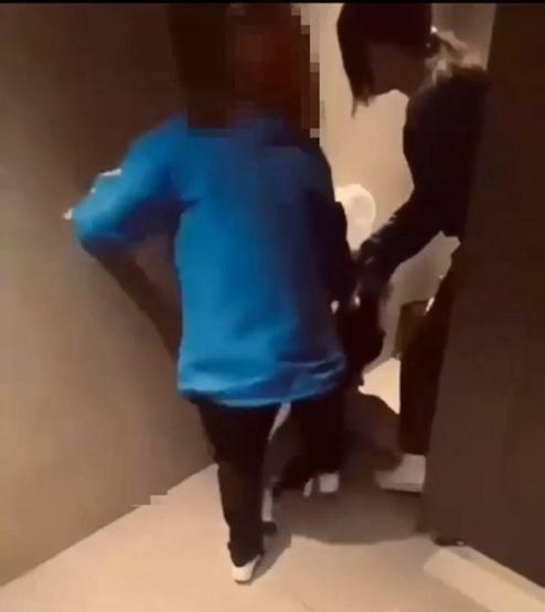 Restoran tuvaletinde kan donduran olay!