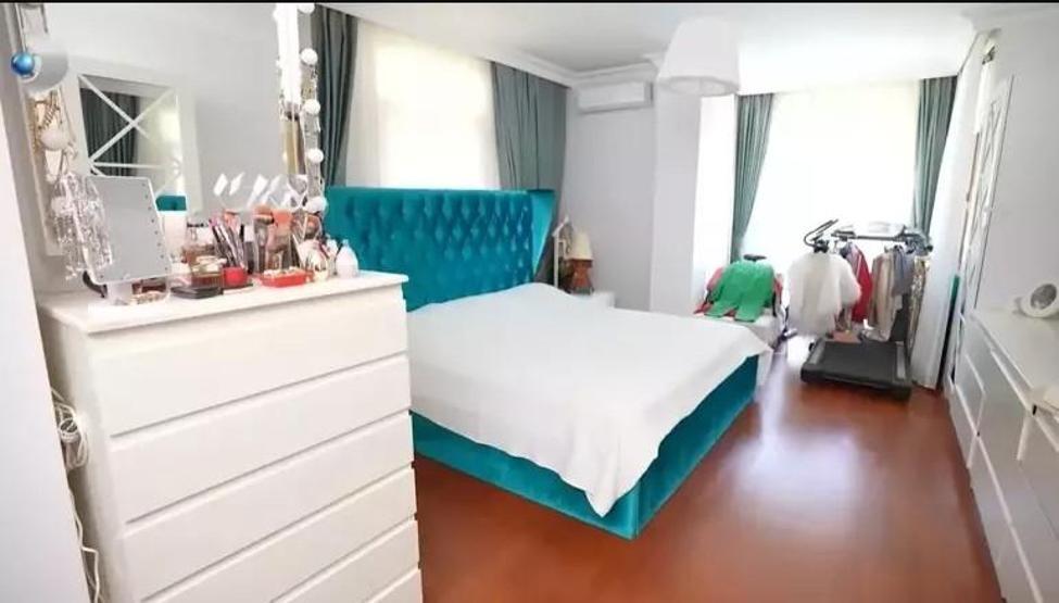 Seda Üren ailesiyle burada yaşıyor 4 katlı villa, çocuk parkı ve havuz...
