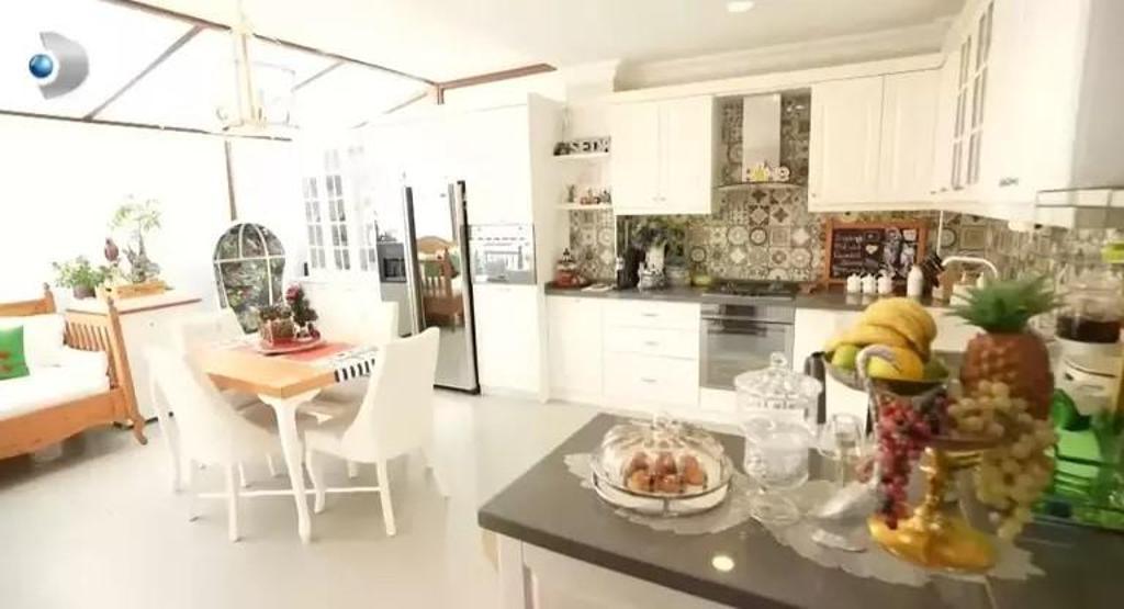 Seda Üren ailesiyle burada yaşıyor 4 katlı villa, çocuk parkı ve havuz...