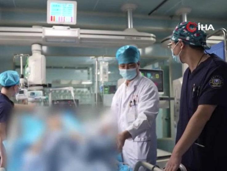 Depreme beyin ameliyatında yakalandılar... Kendi canlarından geçip hastayı kurtardılar