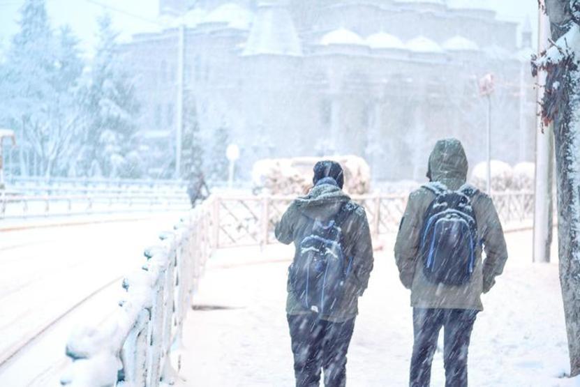 Peş peşe uyarılar yapılmıştı İstanbulda kar yağışı başladı