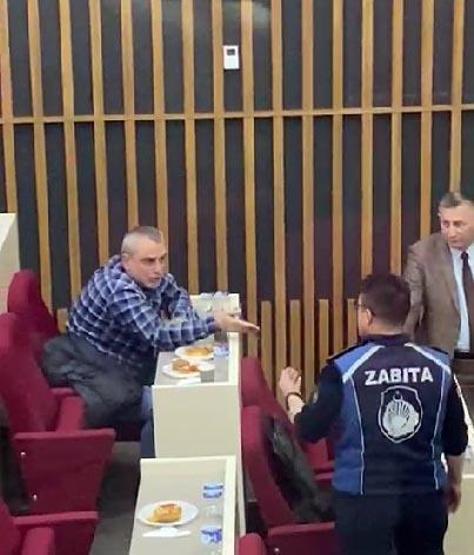 Boluda belediye meclisi karıştı Tanju Özcan, zabıta müdürünü görevden aldı