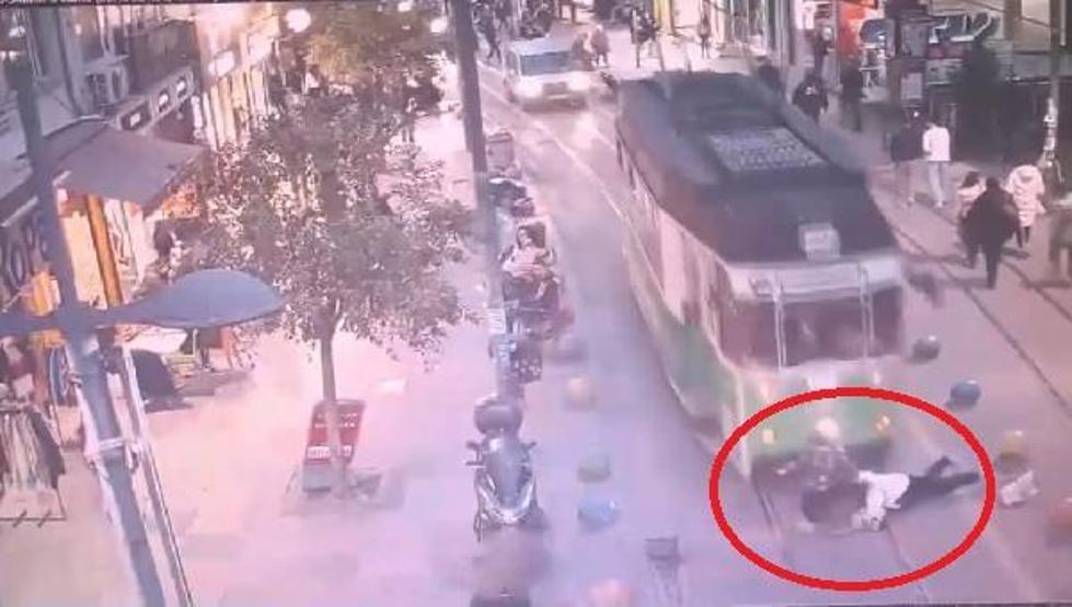 Torununun hayat�n� kurtard�, kendi feci �ekilde can verdi