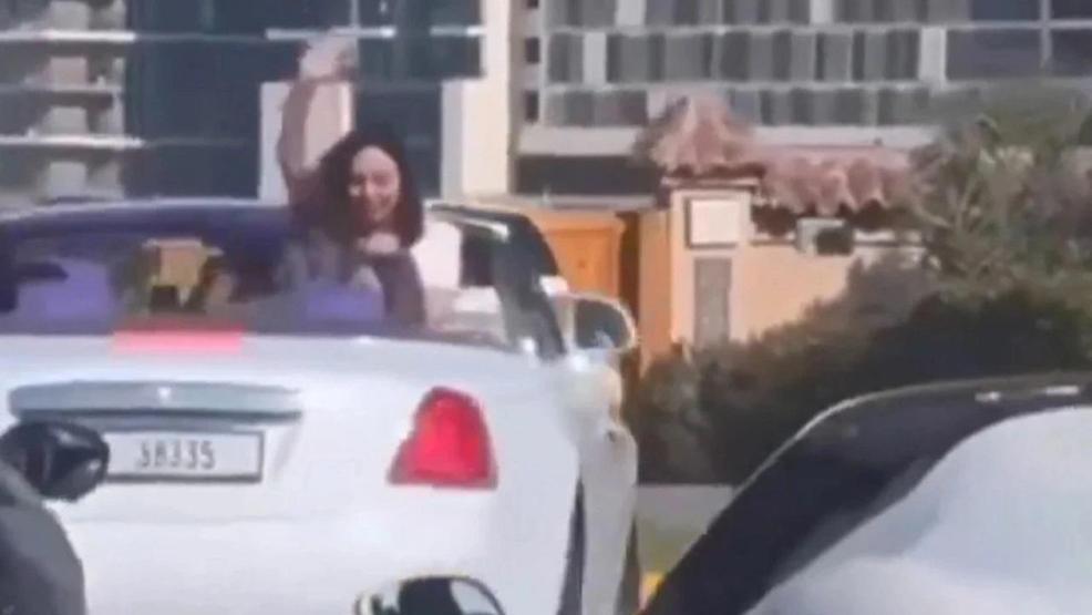 Ebru Gündeşin gelinlikli ilk fotoğrafı Murat Özdemir, Ebru Gündeşi sarıp sarmaladı Dubaide özel konvoy