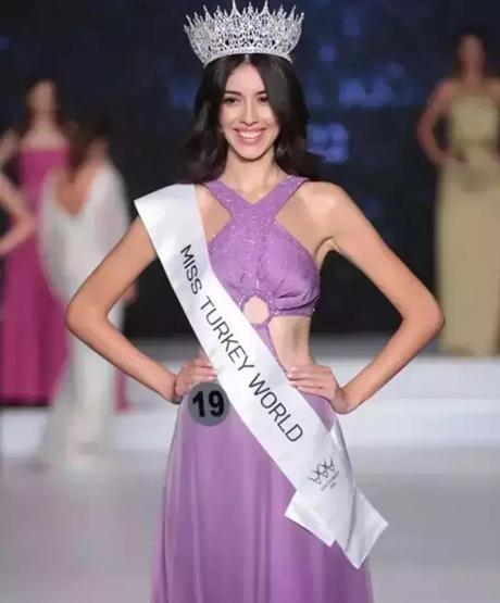Dereceye girememişti Türkiyenin Miss World temsilcisi Nursena Saydan eleştirilere yanıt